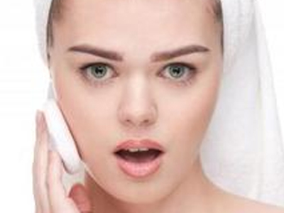 Το make up πρέπει να απλώνεται με τα χέρια ή με σφουγγαράκι;